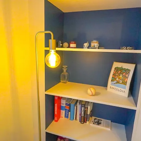 6 Bright Cozy Moulin Rouge Appartement