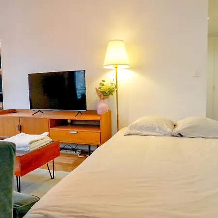 6 Bright Cozy Moulin Rouge Appartement *