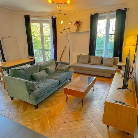 6 Bright Cozy Moulin Rouge Lejlighed *