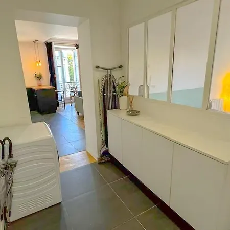 6 Bright Cozy Moulin Rouge Paris