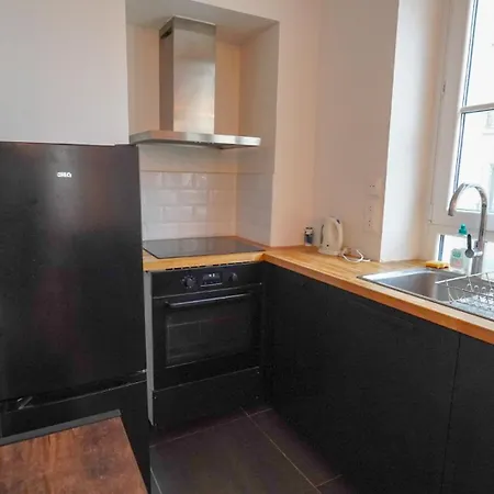 6 Bright Cozy Moulin Rouge *